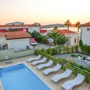 Sunset Deluxe Vir